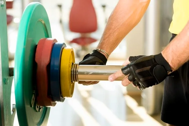 quando aumentar os pesos na academia