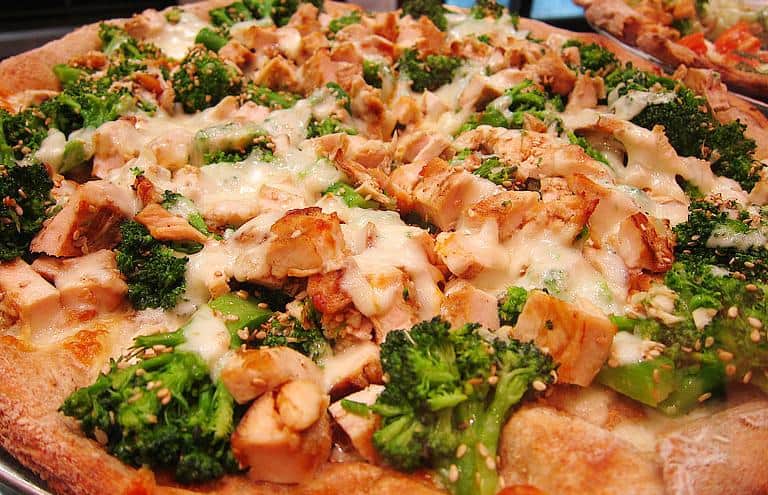 pizza-de-frango-com-brocolis