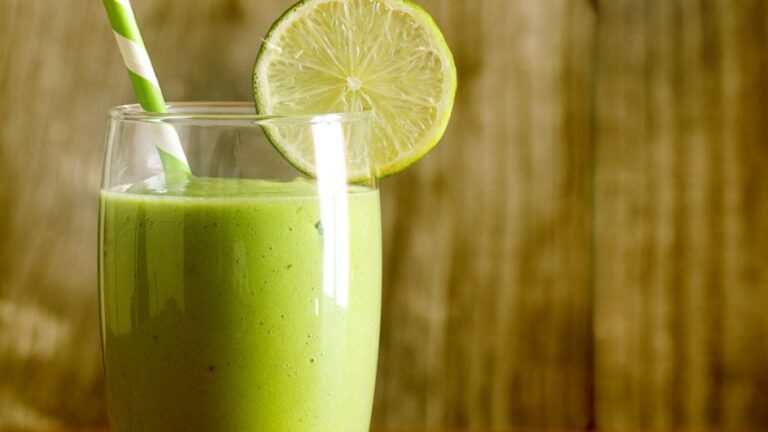 Vitamina de Abacate Low Carb e limão