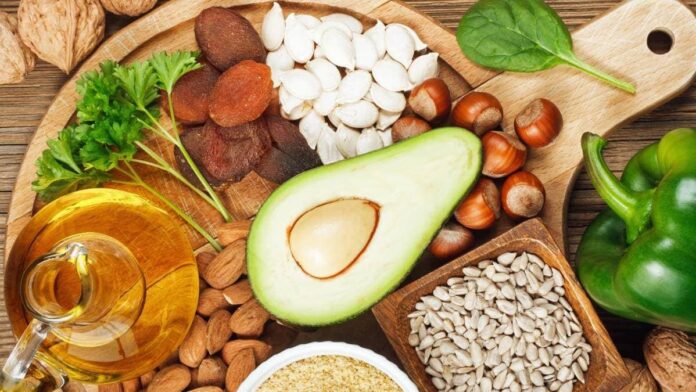 O que é a Vitamina E para que serve função carência excesso alimentos suplementos
