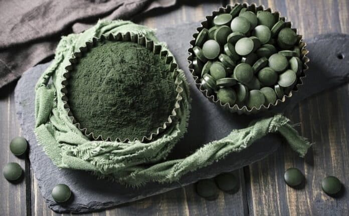 O que é a Spirulina para que serve benefícios função colaterais como tomar