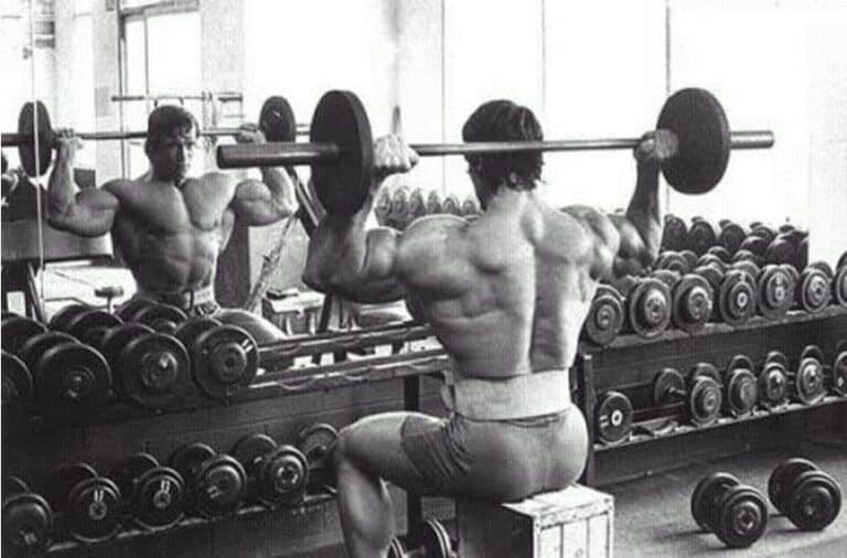 Treino de Ombros do Arnold Schwarzenegger Desenvolvimento com Barra