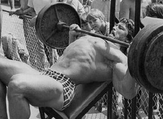 Treino de Peito do Arnold Schwarzenegger (Avançado) Treino de Peito do Arnold Schwarzenegger Supino Inclinado