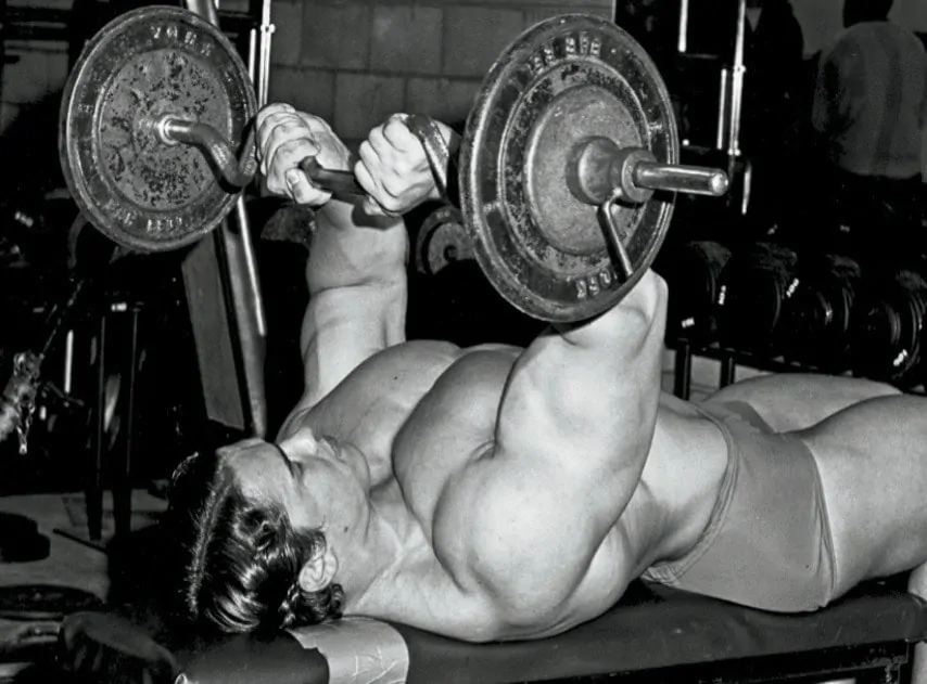 Extensão de Tríceps com Barra