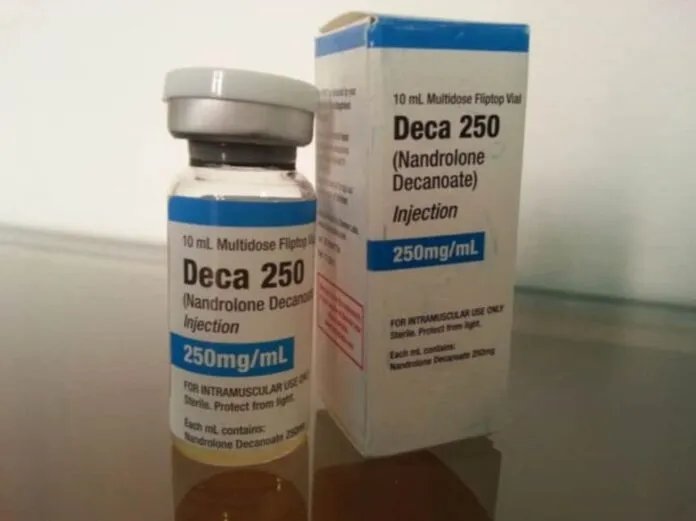 Deca 250 Nandrolona para uso injetável Frasco de Deca 250 Nandrolona com embalagem ao lado.