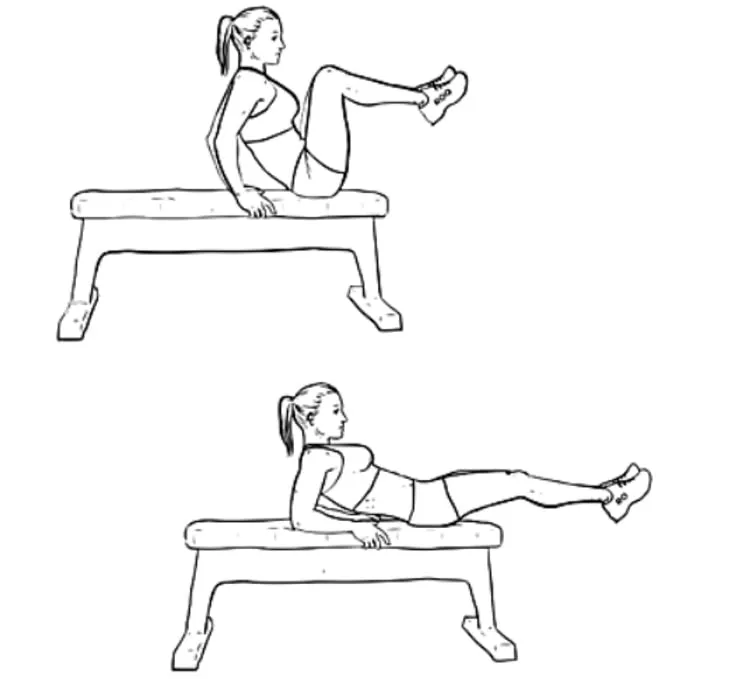 Mulher realizando exercícios abdominais no banco para fortalecer o core.