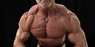 Qual o Nível de Testosterona no Homem por Idade? Homem musculoso com músculos bem definidos e pele tensa.
