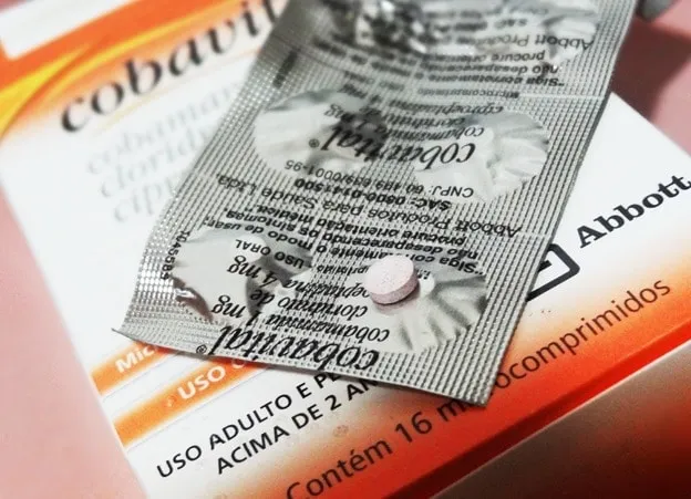 Comprimido de Cobavital em embalagem de medicamento.