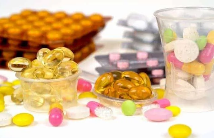 Suplementos em cápsulas e comprimidos para controle de colesterol e triglicerídeos.
