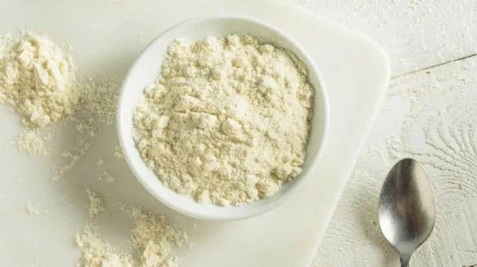 Proteína isolada em pó, suplemento para ganho de massa muscular.