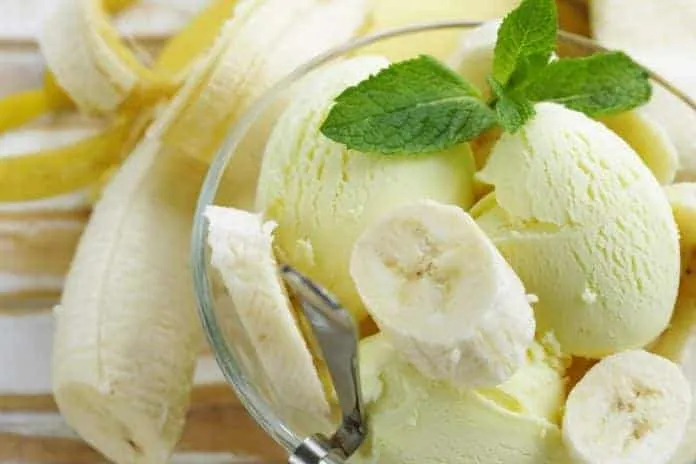 Receita caseira de Picolé de Banana e Sorvete de Banana FIT Receita caseira de Picolé de Banana e Sorvete de Banana FIT