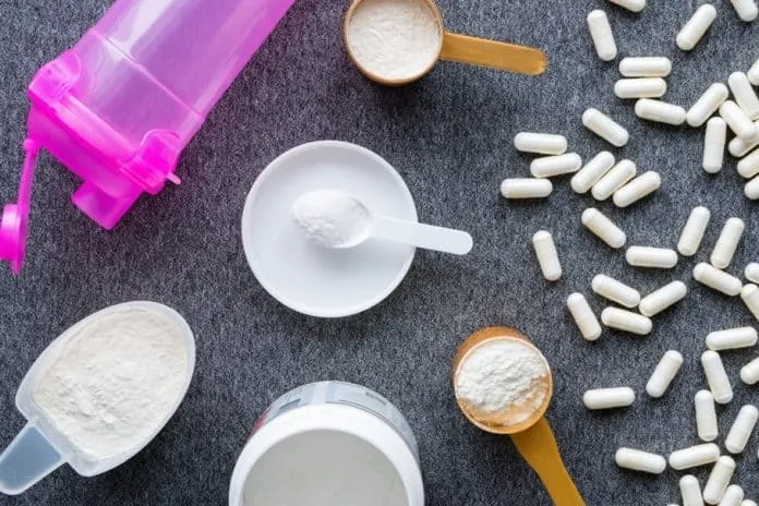 Suplementos de BCAA e proteínas Imagem de suplementos de BCAA, proteínas e pós para treinos.