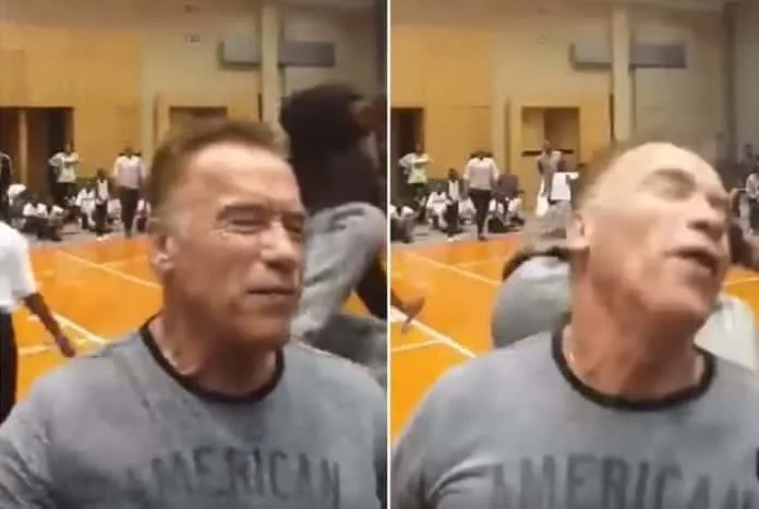 Arnold Schwarzenegger leva chute no Arnold Classic Arnold Schwarzenegger sendo atingido por chute durante evento esportivo.