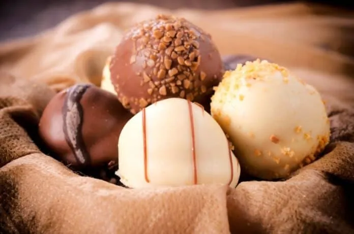 Doces variados para evitar a tentação Seleção de doces com diferentes sabores e coberturas.