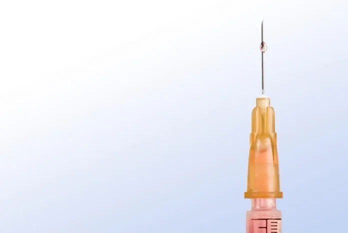 Injeção de Vitamina B12 Injeção de vitamina B12 para saúde e bem-estar.