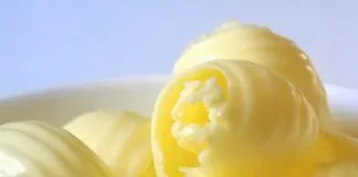 3 super motivos para você Deixar de comer Margarina Margarina derretida e cremosa, ideal para receitas saudáveis.